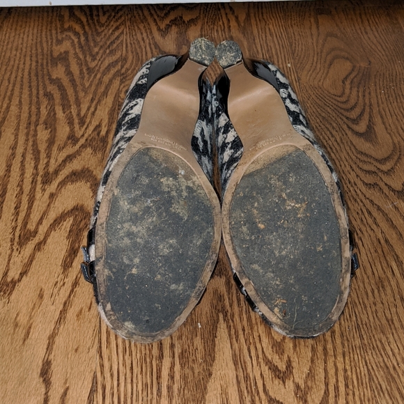 Pumps - Picture 2 of 4